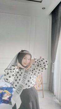 Product Review of minimalistyle - CLEO Smocked Smok Blouse Bahan Crepe Wanita from H**z 2