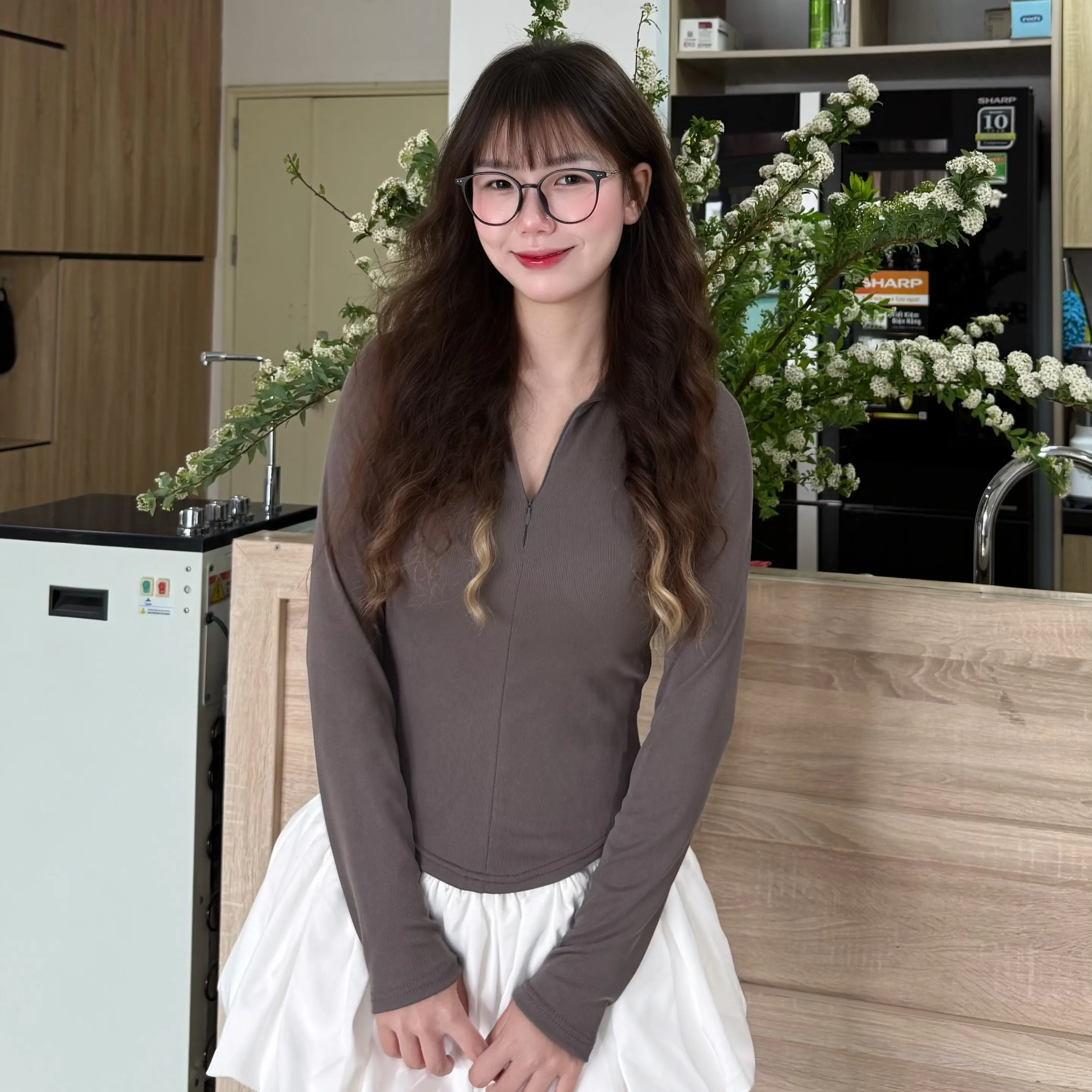 [Ảnh shop chụp] Áo Thun Nữ Cổ Bẻ Dài Tay Phối Khóa Kéo Dáng Ôm Vạt Bầu Chất Thun Tăm Hàn Mịn – BY BOOM STORE VN | BigBuy360 - bigbuy360.vn