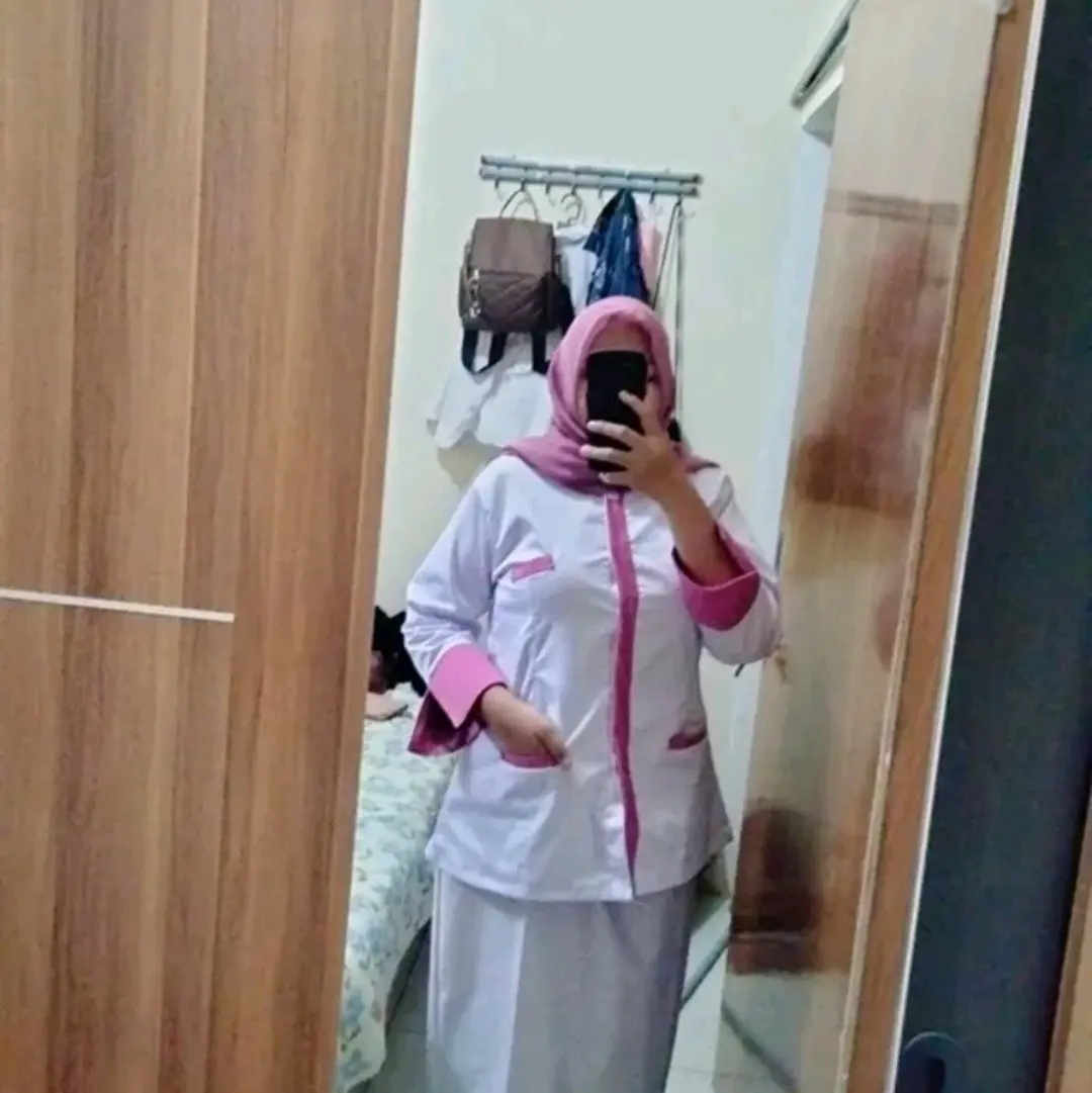 Seragam dinas Rumah Sakit putih kombinasi warna pink, Abu abu, Hijau toska & Batik lenngan 7/8 Wanita Kerja