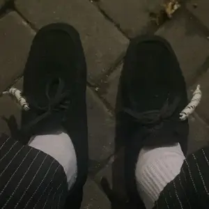 Aksesoris Gantungan Anting Tali Sepatu Wallabee 2pcs