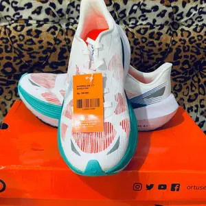 Ortuseight Sepatu Running Hyperglide 3.1 White Cyan