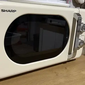 SHARP R-201MRS-BW | Retro Microwave 20L | 6 Power Levels | Even Heating Technology | Microwave Retro Design | 400W