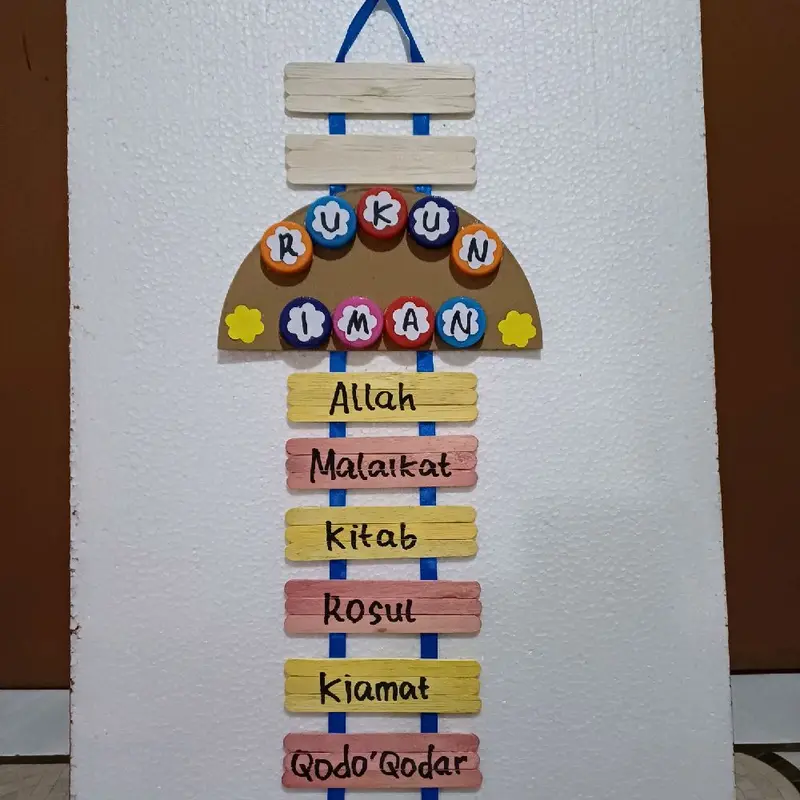 prakarya hiasan dinding rukun islam dan rukun iman dari stik eskrim dan tutup botol 3