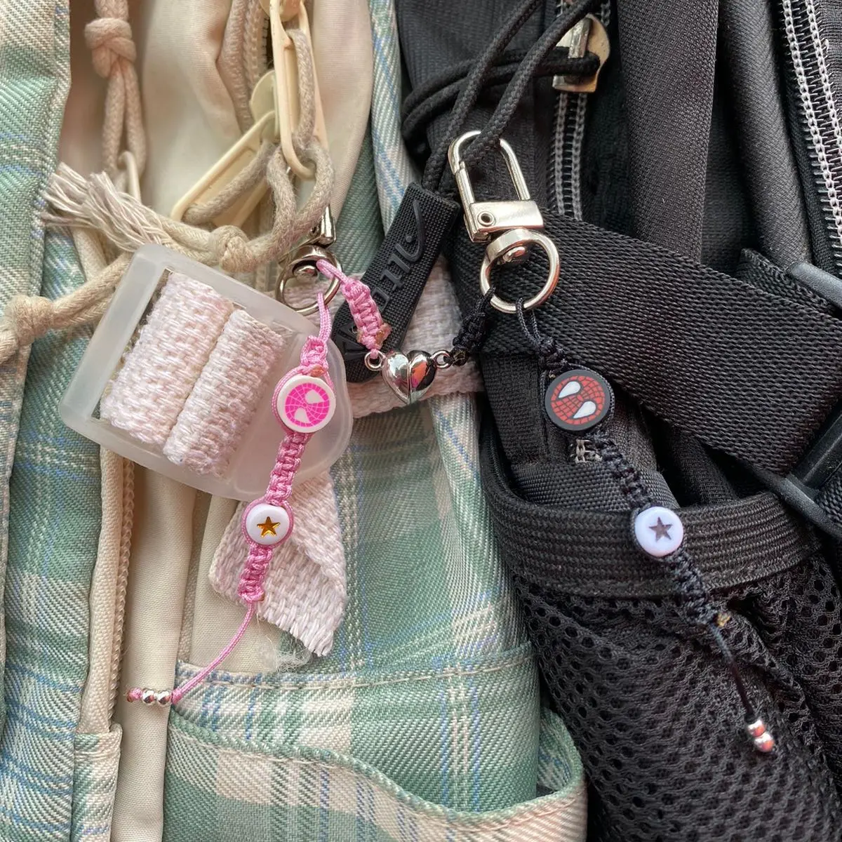 ￼Keychain Couple Magnet Soiderman Miles Gwen Keychain Couple Gantungan Kunci Couple Spiderman Gwen Couple Gantungan Tas Couple Manik
