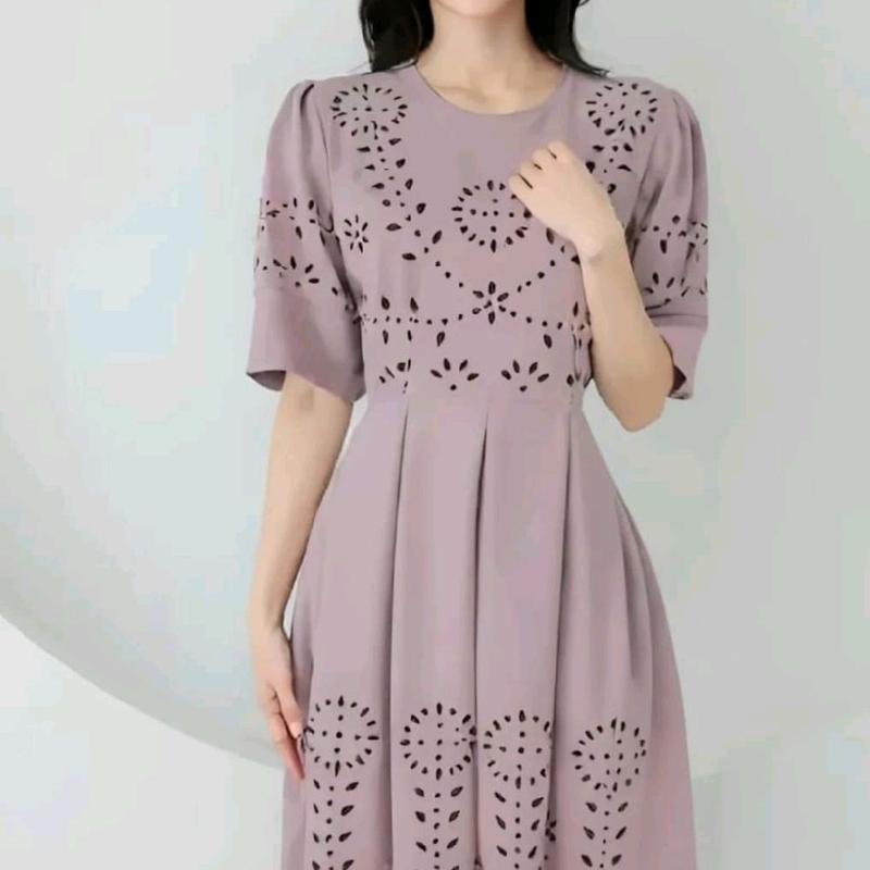 Dress 8330 *LASER CUT* Mat : shakilla import  Furing, retsleting belakang Polos Manis 0