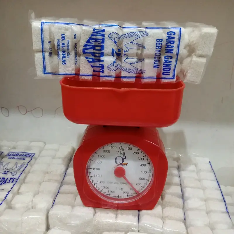 garam bata hancur garam balok garam beryodium isi 32 kotak kecil berat 800gram 1 bungkus. Salt laut 3
