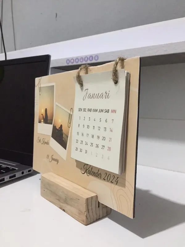 Kalender custom 2025/kalender duduk/kalender meja/ kalender kantor Foto 4