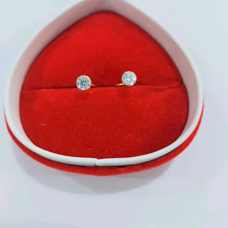 1 pasang anting toge mata putih 1.... ukuran remaja dan anak2.. perak asli s.925 2