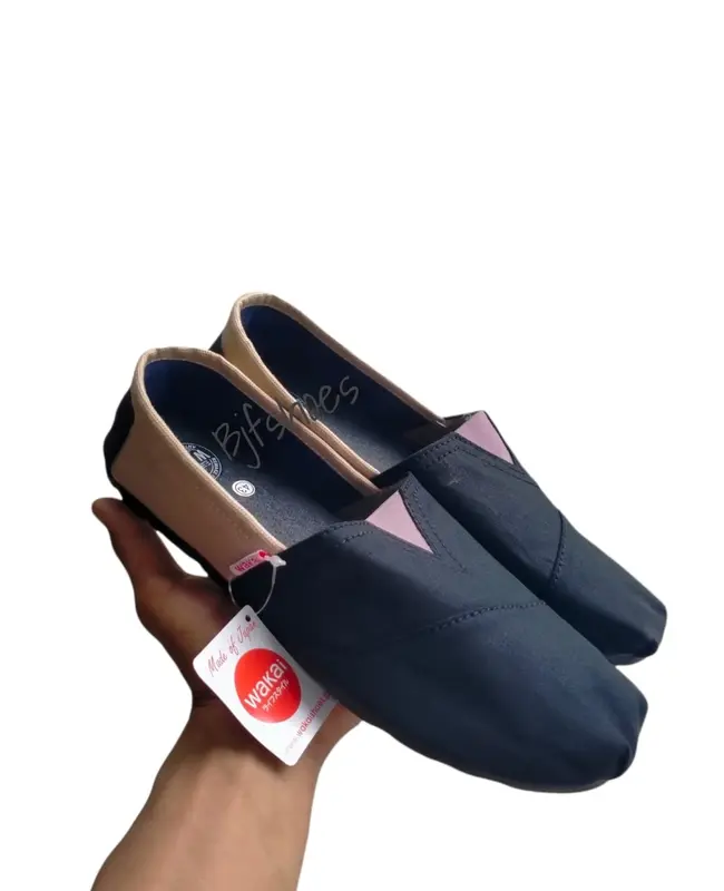 Sepatu Slip On Wakai Hitam MOcca Kanvas Sol Karet Asli Pria Wanita Kerja Size 36-45 Flat Shoes 0