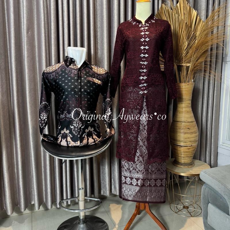 Aywears - Set couple pasangan BURGUNDY kebaya brukat kurung malika dan rok songket dan kemeja battik pasanga.  Kondangan Wanita Pesta 2