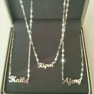 Kalung Nama Stainless Steel Anti Karat Liontin Rapi Tebal Cocok Untuk Costume Fashion Viral Tiktok Personalisasi 6-7 Huruf Perhiasan Korean Permata Clover - Kids