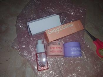 Product Review of [BPOM] Glad2Glow 2pcs bundle Skincare 2in1 Paket - Moisturizer+Serum Glowing Anti-acne Dark spot Barrier Bright Blueberry Ceramide Centella Berjerawat Memudarkan Mencerahkan Pencerah Wajah Arbutin Acid Extract Niacinamide Cooling Pelembab Melembutkan from ** ** 2