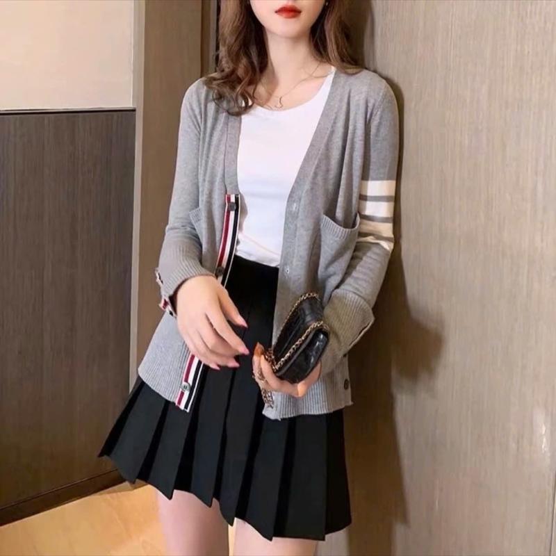 Áo khoác Cardigan Nam Nữ Xám Sọc Viền Xanh & Đỏ Cúc Cài Form Nữ Bó