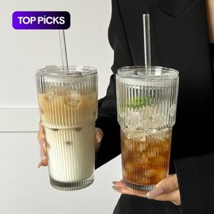 ストローと蓋付きのガラスカップ、1カウントのポータブル大容量飲料カップ、家庭やオフィス、アウトドア用のファッショナブルなドリンクウェア、ボトル