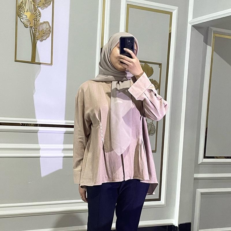 Gweny Top / asesoris kancing di sisi kanan dan kiri 2
