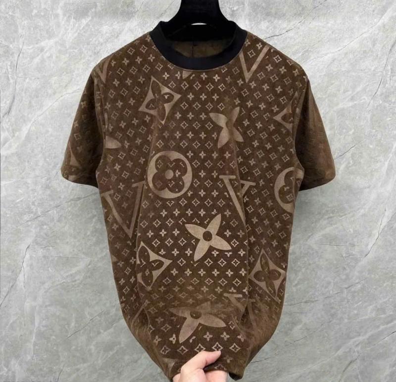 Áo thun nam cổ tròn phối họa tiết chữ V chất vải Umi co dãn dày dặn phong cách trẻ trung boy phố Menswear Top