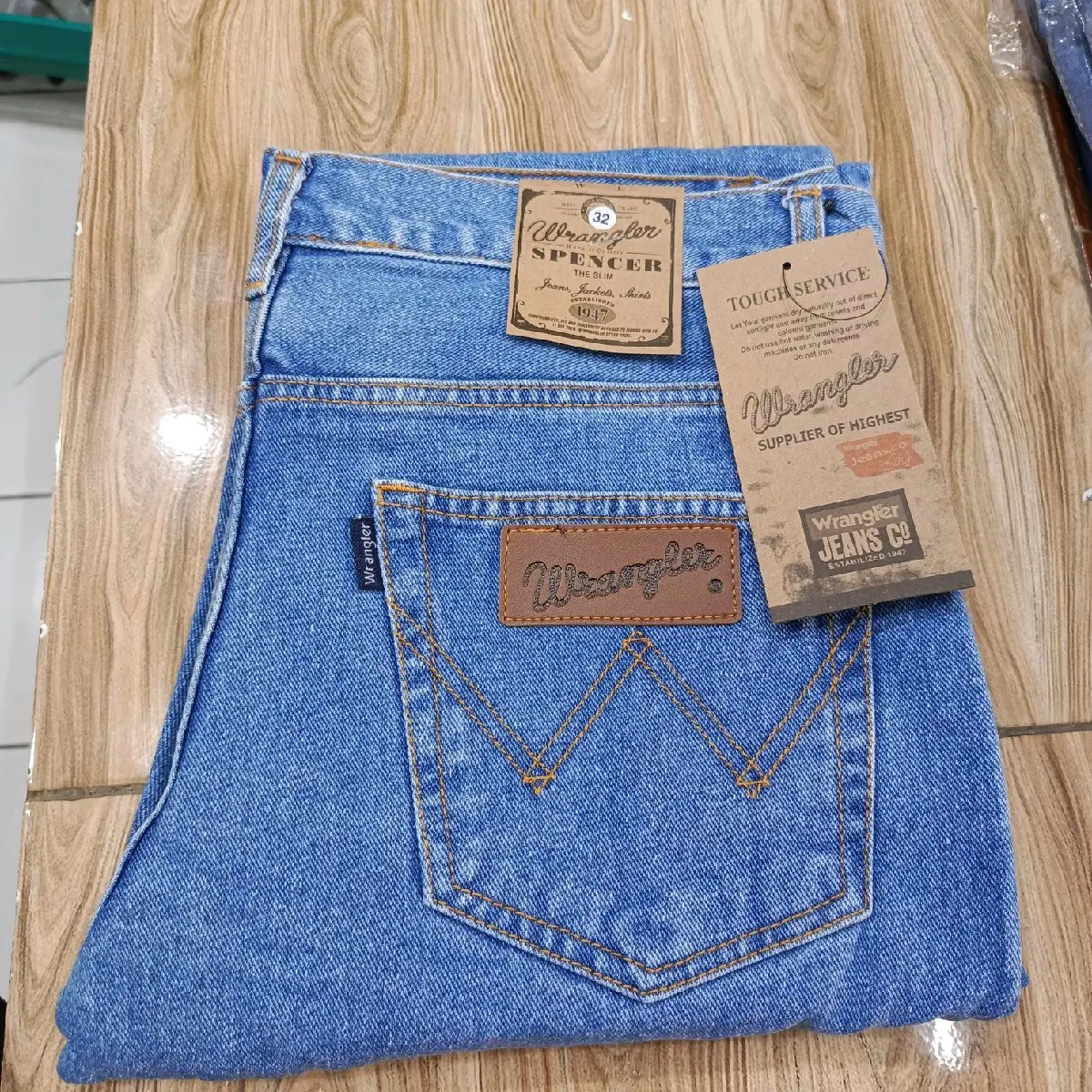Celana Jeans Reguler pria Standar Warna Biru Muda/Bioblit Wrangler