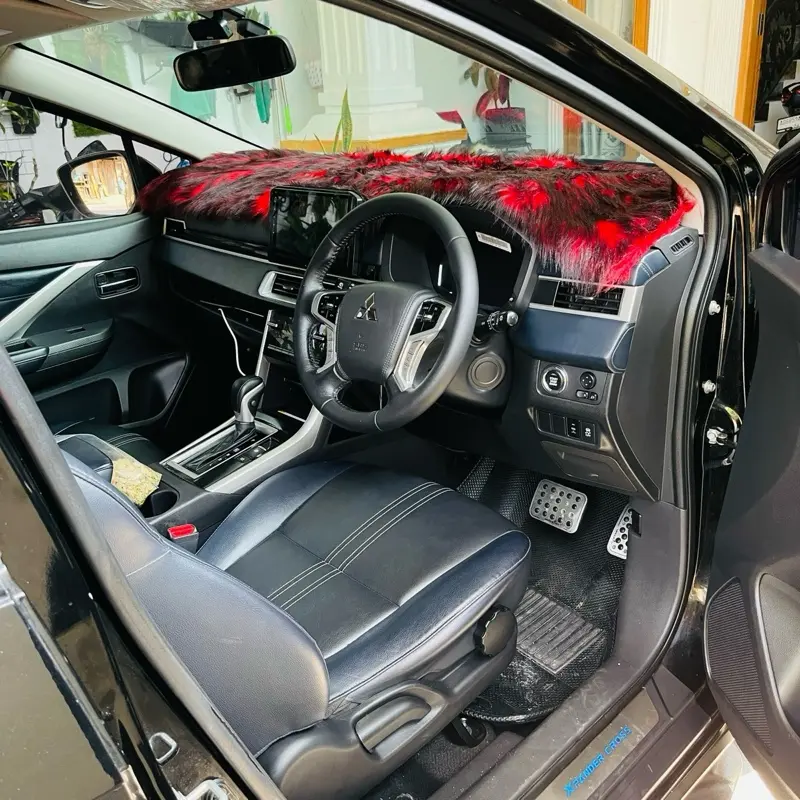 Alas bulu Dashboard mobil universal warna gradasi
