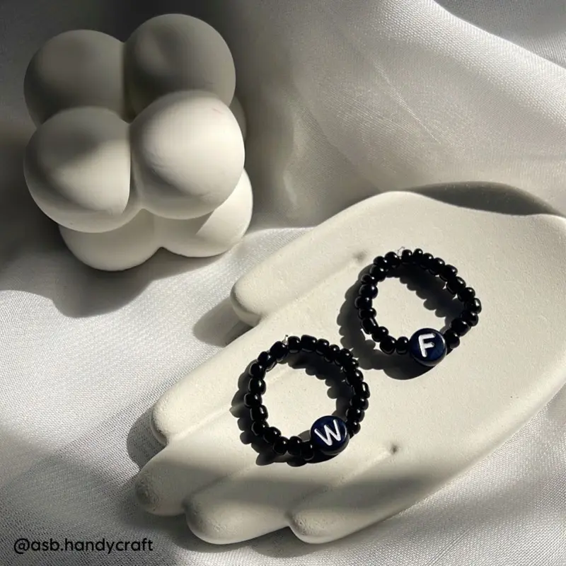 (A-Z) CINCIN ABJAD MANIK HITAM