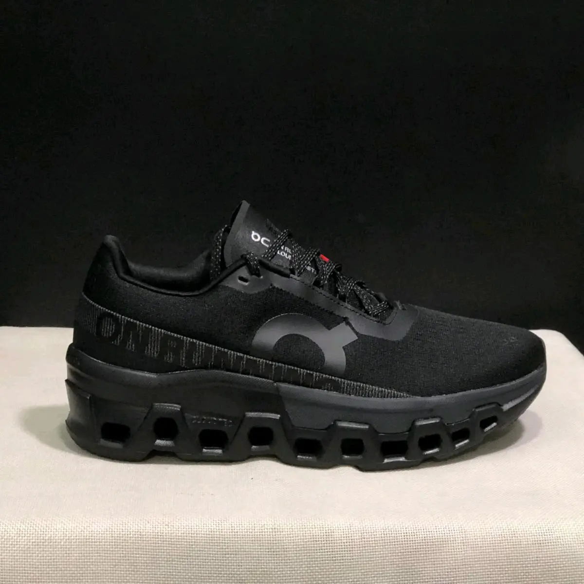 SEPATU ON CLOUDMONSTER TRIPLE BLACK