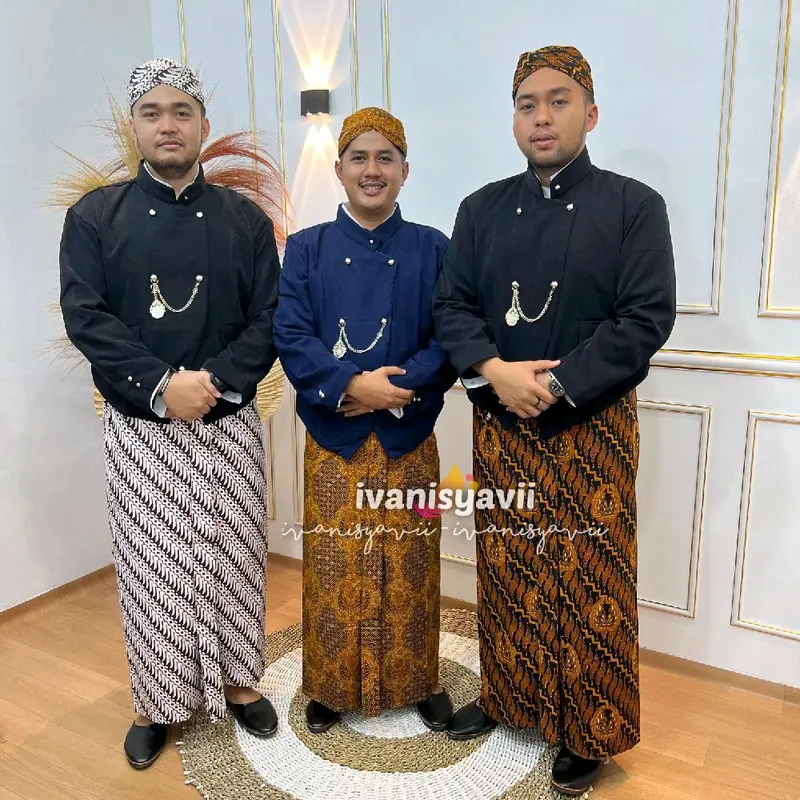 (1set, Cowok) Pakaian Adat Jawa / Beskap + Jarik + Blangkon + Free Benggol | Solo- Motif Lengkap 0