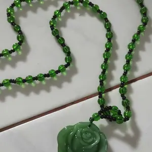 KALUNG GIOKBUTIR HIJAU DENGAN LIONTIN TERBARU DAN TERLARIS