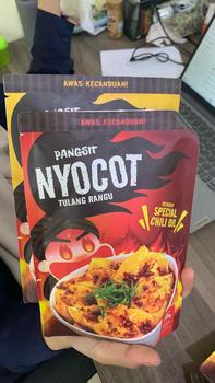 Product Review of NYOCOT Pangsit Tulang Rangu Renyah Gurih / Cocok untuk Ngemil / Cemilan Pangsit Chili Oil / Makanan Instant from J**J 0