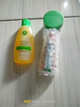 Product Review of Liz Skincare Paket Flek Hitam 4 in 1 Facial Wash Krim Pemutih Malam Siang Sunscreen Tabir Surya - Pencerah Lightening from N**g M**a 2