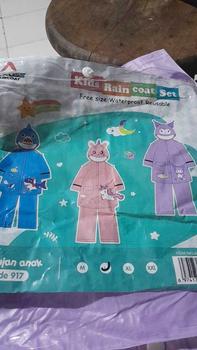 Product Review of A-CROSS JAS HUJAN SETELAN ANAK KUROMI DENGAN RUANG RANSEL DI BELAKANG LUCU DAN IMUT Pvc Biru Pink from D**s 1