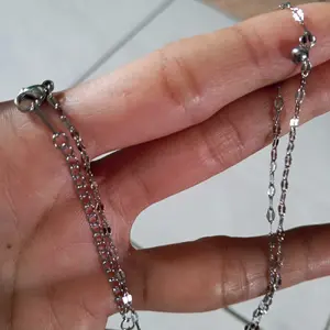 Kalung Titanium Manik Bulat Liontin Bibir Anti Karat Anti Pudar Hypoallergenic Tahan Lama Nyaman Dipakai Desain Minimalis Elegan Aksesoris Fashion Wanita Cocok untuk Sehari-hari dan Hadiah AS07