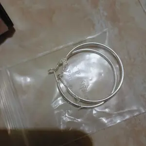 EAR PARTNER-925 Jarum Perak Anting-anting lingkaran sederhana untuk wanita dengan nuansa elegan dan gaya yang dramatis, anting-anting lingkaran besar dengan pengait perak,Anting Hoop Besar Perak Korea - Original Elegan Retro Style | Anti Karat | COD