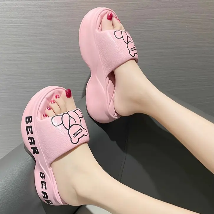 Super thick-soled sandals for women, new online celebrity fashion, high-end summer wear, non-slip slippers for women to take a bath