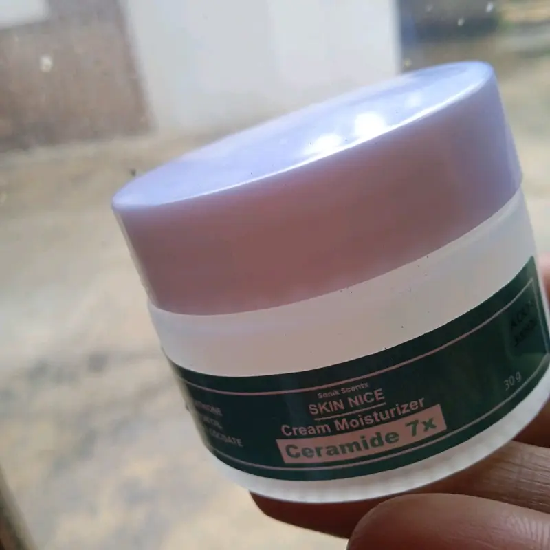skin nice dapat menghilangkan noda bekas jerawat, glowwing dimuka nggak bikin lengket kalo dipake dapat Mencerahkan Berjerawat Pencerah 3
