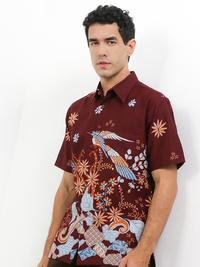 Gambar Arjuna Weda Hem Batik Premium Pria Motif Sawat Manuk - Body Fit | Bahan Katun | Lapis Trikot Lengan Pendek | Kancing Depan | Kerah Kemeja | Kantong Depan - Merah Tua, S dari Batik ArjunaWeda Kota Administrasi Jakarta Timur 1 Tokopedia