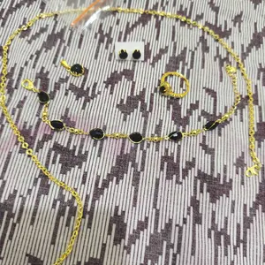set perhiasan dewasa motif mutiara hitam lapis emas muda tidah mudah lutur barang berkualitas dapet dompet sama nota