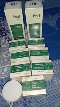 Product Review of HNH Facial Wash Acne Glow - Sabun Cuci Muka Gentle untuk Kulit Berminyak & Berjerawat from C**🍜 0