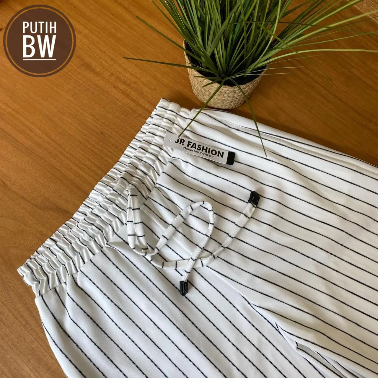Everyday PUTIH BW