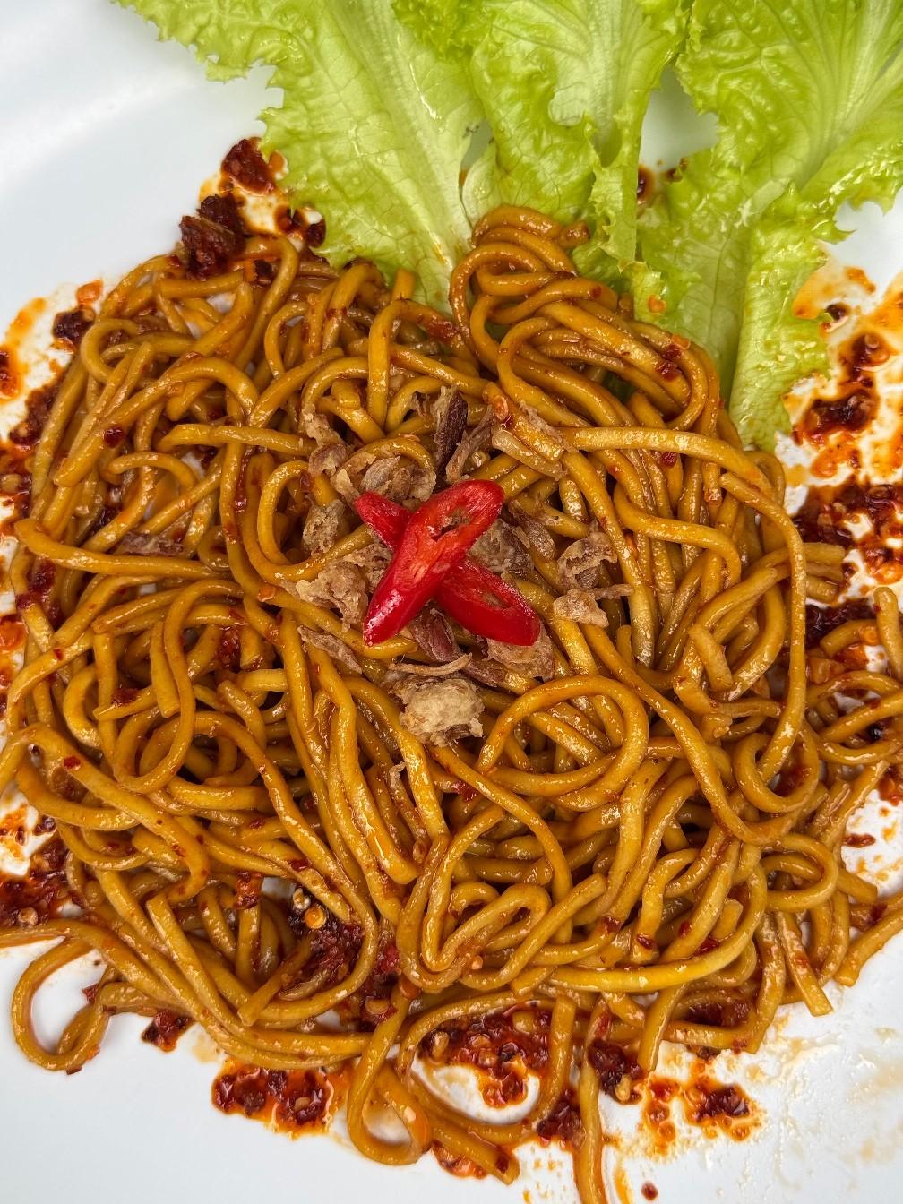 Mie jebew ekonomis tanpa toping Mie pedas manis Chili oil yuk wul mie mercon || mie instant pedas jebew  Noodles Food toping  Bawang Goreng