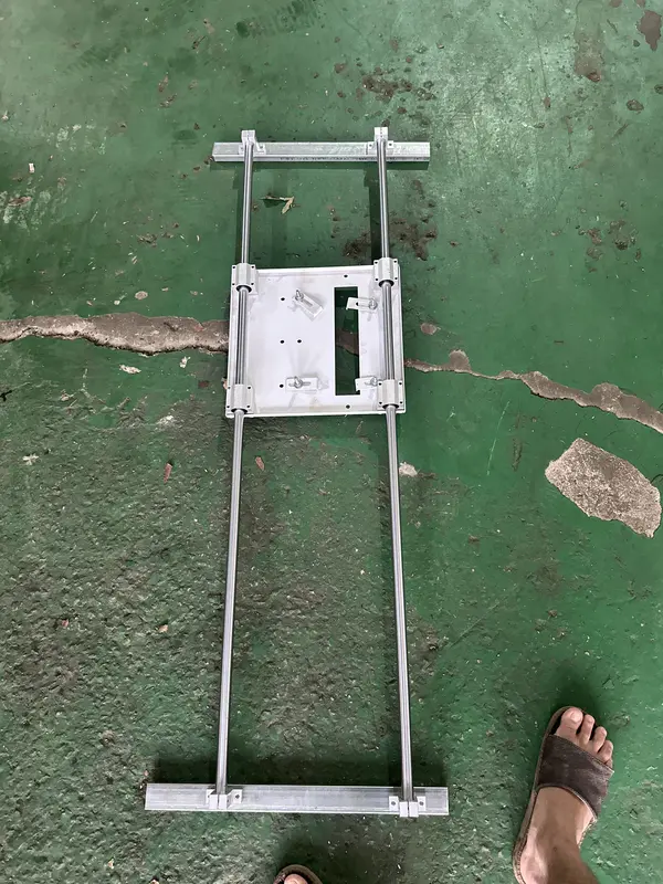 Khung trượt máy cắt cầm tay Nghiêm Vượt Khó bằng inox, lắp được nhiều máy cắt đến từ nhiều thương hiệu khác nhau mặt bàn lớn 33x36 cm ( lưu giá này chỉ có khung gồm 2 thanh trượt đăc mạ rom, 4 ổ bi, 4 gối đỡ 1 mặt trượt 33x36 ốc vít phụ kiện đi kèm ) 1