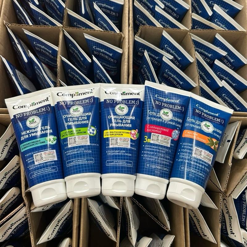  Sữa rửa mặt Compliment No Problem 200ml 