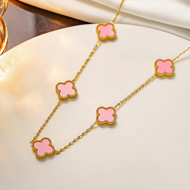 Kalung Wanita Titanium Motif Bunga Anti Karat Dengan Pilihan Warna Cantik Dan Desain Elegan