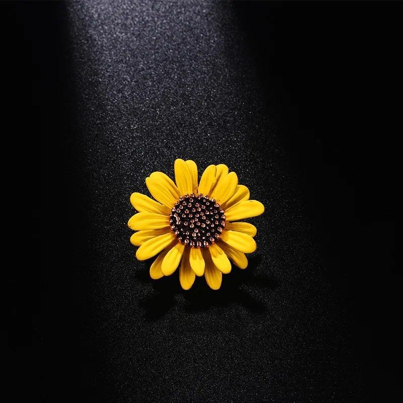 Product Introduction of Cute Small Daisy Flower Women Brooch Pins for Hijab Hats Dress Bags Jewelry Accessories 17
