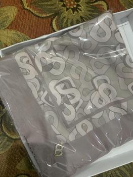 Product Review of Lc ttk 3 mirror / Autograph series semi ori button scarves with metal logo B bahan Voal sublin Nyaman dan Lembut , kemasan kotak exlusive, kerudung segiempat semua kegiatan hijab persegi from H**n 0