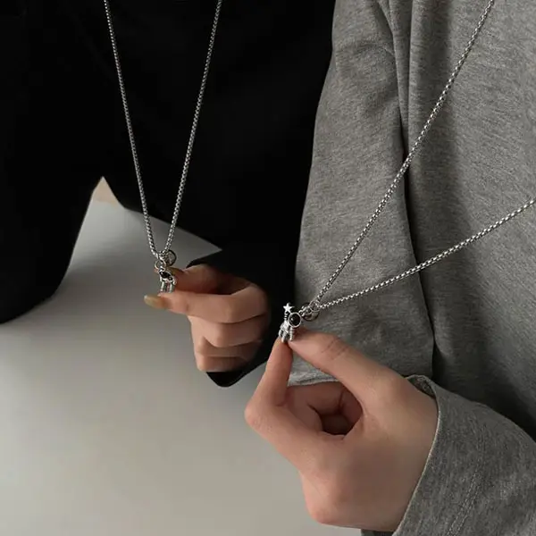 kalung couple astronaut spaceman magnetic necklace jka229 1