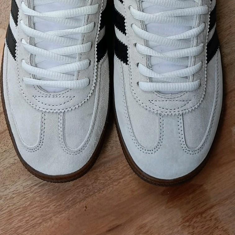 sepatu kasual spesial white black 1