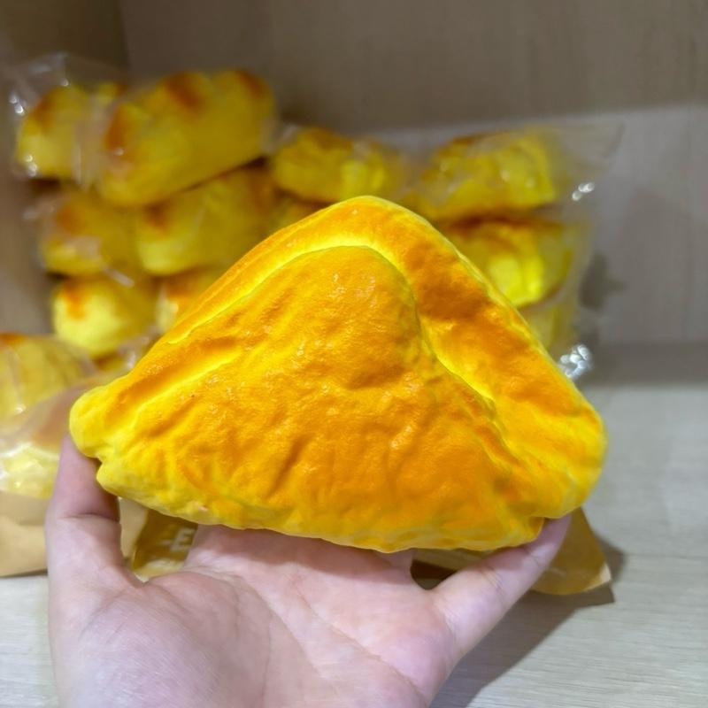 【yangyangsquishy】Triangle Bread Squishy Slow Rising Squishy - TikTok ...