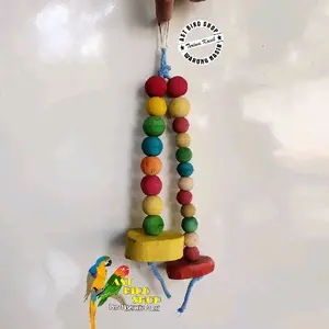 Mainan gigitan gantung untuk burung parrot
