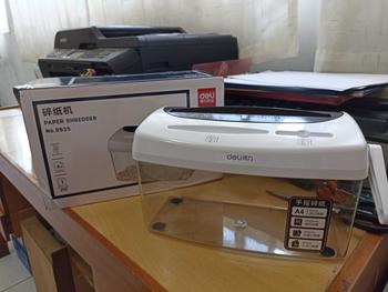 Product Review of Deli Paper Shredder Penghancur Kertas Manual A4 Uk 4 Liter 9935 from Y**, S** 3