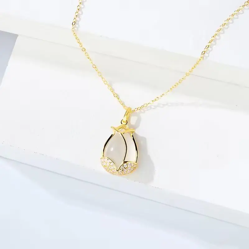 093 Kalung Wanita Rantai Titanium Premium Design Liontin Bunga Tulip Batu Zirkon Putih Berlapis Emas Anti Karat