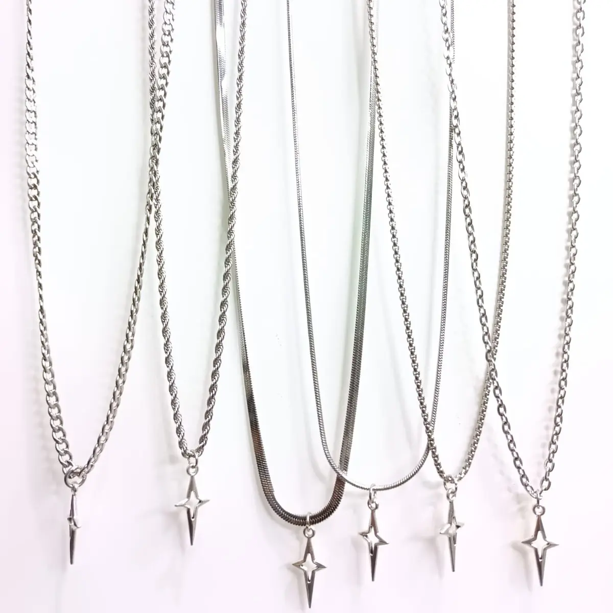 Kalung Titanium Pria Dan Wanita Liontin Bintang Kecil Elegan Aksesoris Antikarat - Rantai Titanium Uniseks Couple